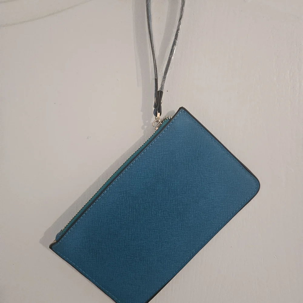 - Kate spade wristlet. NWOT